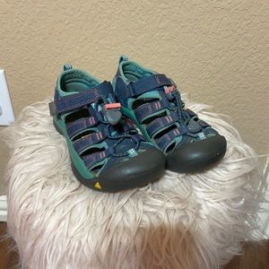 Keen girls shoes.